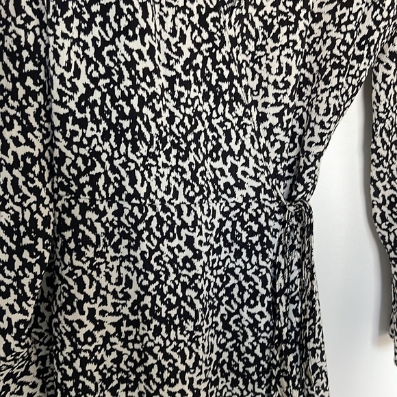 PRETTY LAVISH BLACK PRINT RUFFLE TIE WRAP MAXI DRESS - Picture 3 of 4